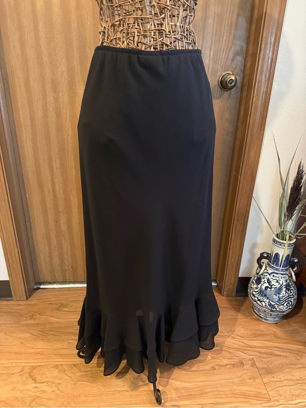 Vintage J.B.S. Ltd Black Chiffon Ruffle Hem Maxi Skirt Rose Accent Size 6 - Picture 4 of 6